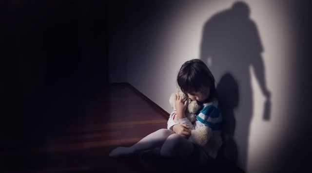 В Запорожской области парень изнасиловал девочку, пока мать была в больнице