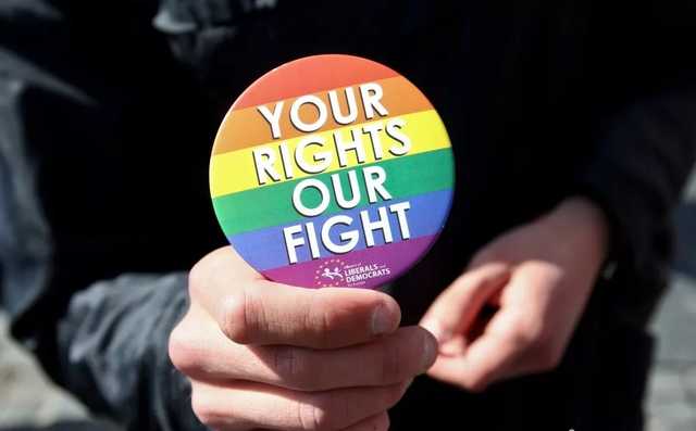 У Зеленского и в "Слуге народа" не хотят комментировать тему ЛГБТ