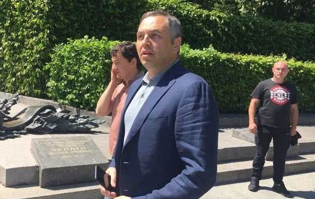 Иллюстрация абсурда: Вакарчук отреагировал на восстановление Портнова в КНУ