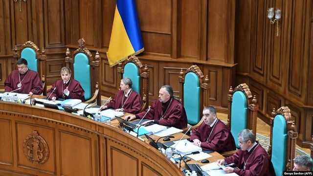 Прощавай літо, або Як депутати побачили в рішенні КС змову Зеленського та Ахметова