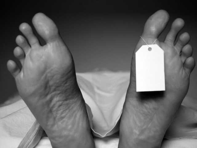 В Запорожской области патологоанатом украл украшения с трупа в морге