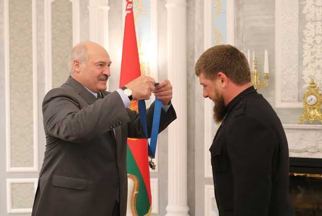 Лукашенко вручил Кадырову орден