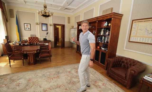 Міністр енергетики пояснив, чому в його кабінеті досі висить портрет Порошенка