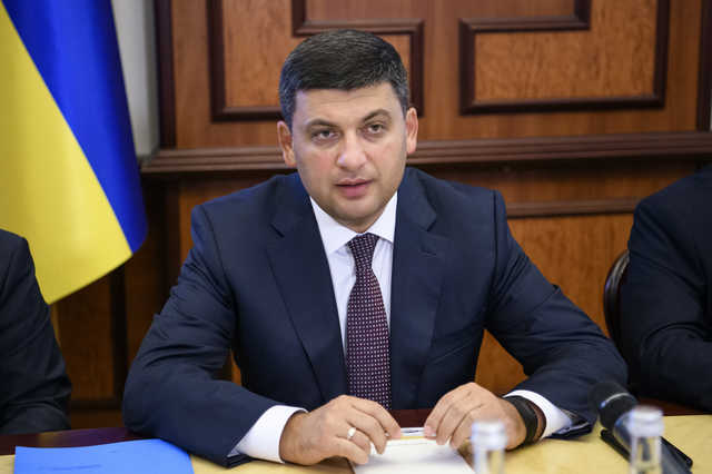 Гройсман пообещал повысить минимальную зарплату до $300 в месяц