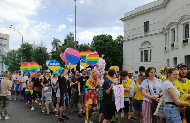 Вызывающие наряды против националистов: Как в Киеве прошел ЛГБТ-марш