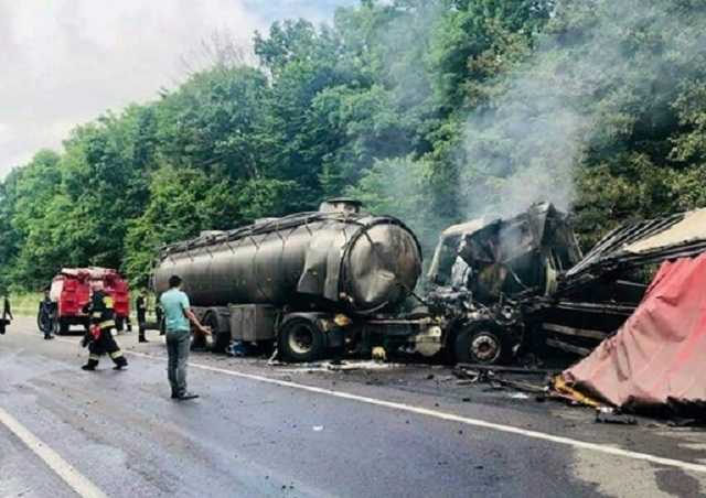 Под Тернополем произошло огненное ДТП с фурами