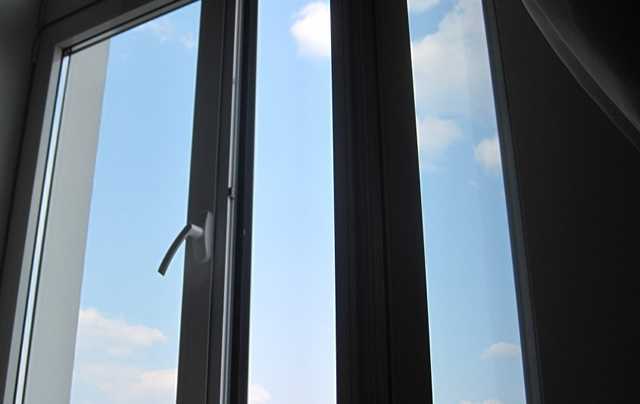 В Киеве погиб 7-летний мальчик, который выпал из окна балкона