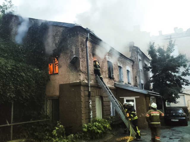 В центре Киева возле редакции известного СМИ произошел крупный пожар