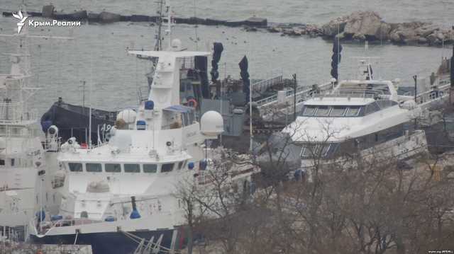 Захоплені Росією українські кораблі зникли зі стоянки в Керчі