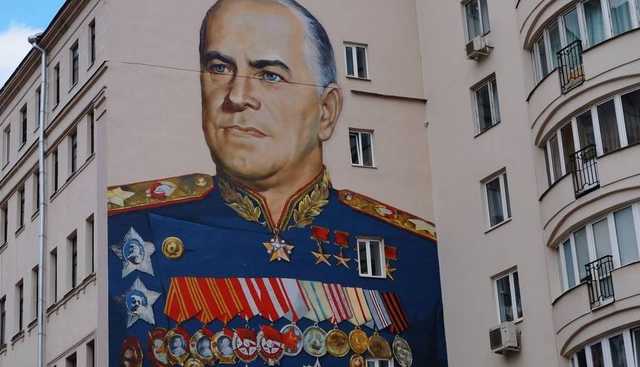 В Харькове на проспекте Григоренко возвращают таблички с именем Жукова