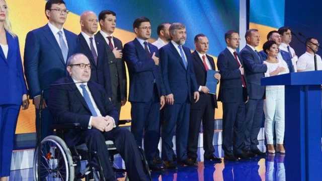 Свежая социология: Оппозиционный блок уже проходит в Раду