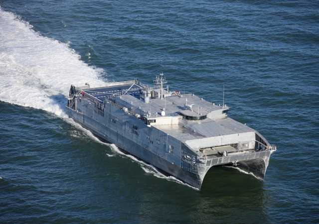 В Одессу идет новейший десантный американский катамаран