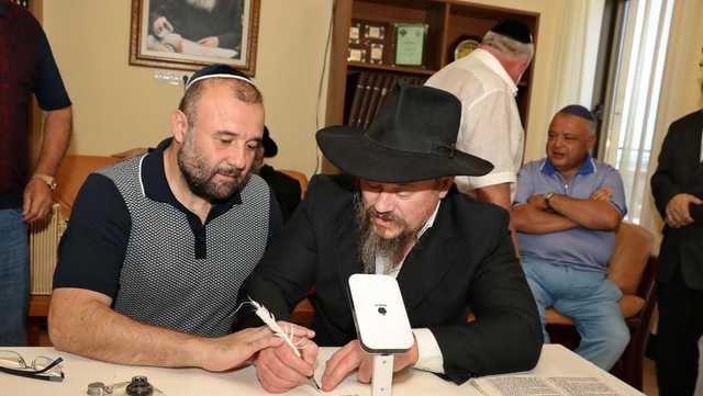 "Получатель Томоса" Петровский-"Нарик" после смены власти надел кипу и начал писать Тору