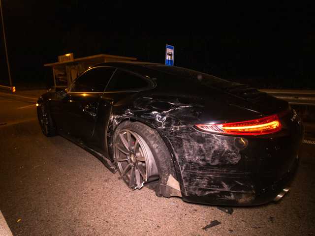 Под Киевом водитель Kia на большой скорости врезался в Porsche