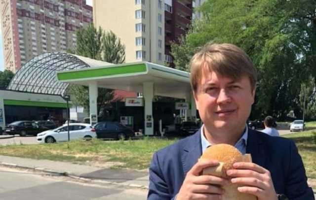 Цены ЗЕленеют: На некоторых заправках подешевело топливо