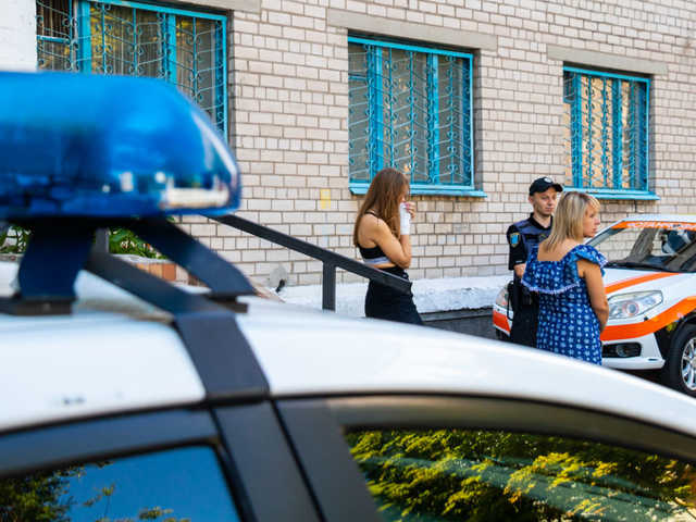 В Днепре девушка пыталась залезть через окно в общежитие и сорвалась