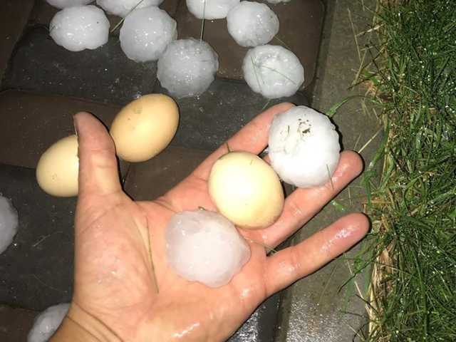 В Ровенской области выпал аномальный град размером с куриное яйцо