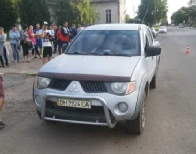 Голова попала между колесами: на Львовщине пьяный экс-депутат сбил девушку