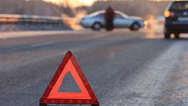 У Києві внаслідок ДТП автомобіль врізався дахом у відбійник, водій загинув