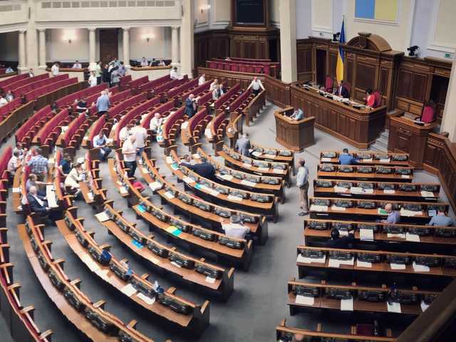 Последний отсчёт: чем заняты депутаты Рады за 20 дней до выборов