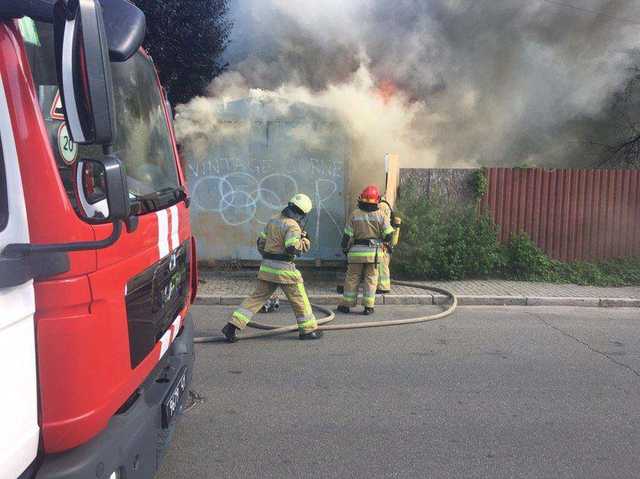 В центре Киева человек заживо сгорел в вагончике
