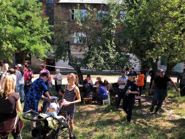 В Лисичанске рушится многоквартирный жилой дом, жителей эвакуировали