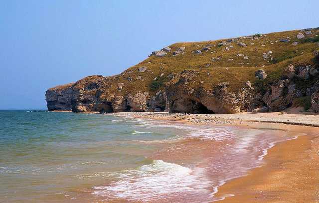 "В море плавает го*но!" Туристы массово бегут с курортов Крыма