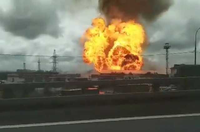 В Подмосковье вспыхнула ТЭЦ: огонь бьет столбом в 50 метров