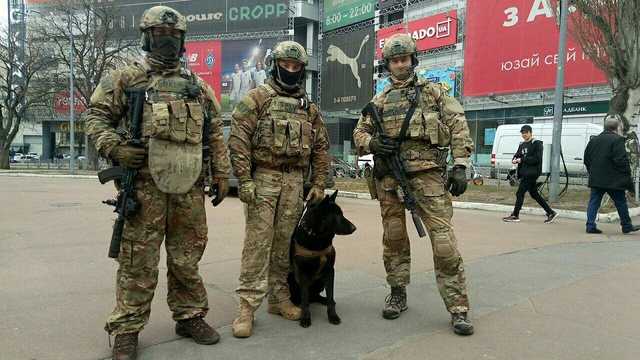 Викрито співробітника СБУ, що продавав дані з мобільних телефонів, зокрема відомих людей