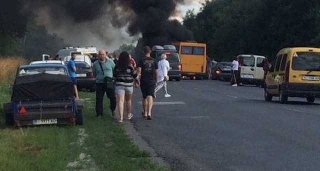 Под Полтавой произошло масштабное смертельное ДТП: жуткий момент попал на видео