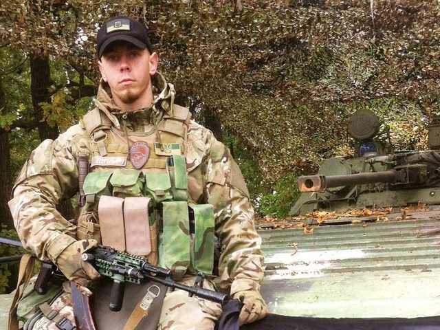 Кандидата в народные депутаты неизвестный ранил ножом в грудь