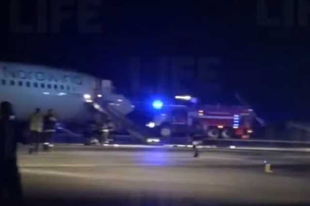 В Шереметьево опять загорелся самолет: в давке пострадали люди