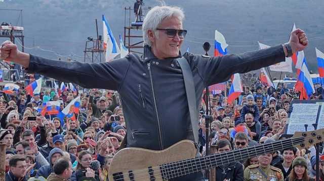 «С нами шутить не советую!»: Российский певец припугнул военной мощью РФ