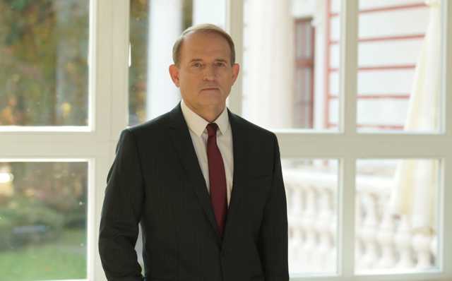 “Може представляти хіба що своїх родичів”: Офіс президента вказав куму Путіна його місце