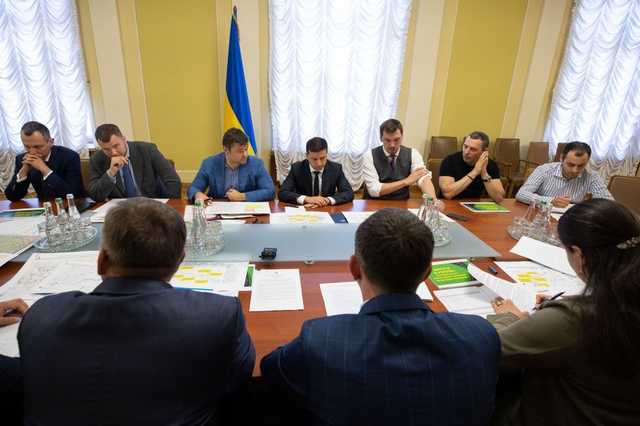 Зеленский подписал указ о дорогах: о чем идет речь