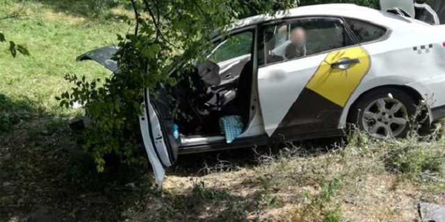 В Хмельницкой области легковушка слетела в кювет: пострадали россиянки