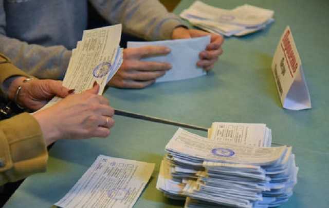 "Заставили студентов": в Одессе в разгар выборов "подсчитали голоса"