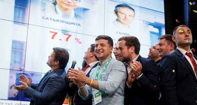 Политолог: украинцы настолько разочарованы действительностью, что снова выбрали школьного учителя Голобородько