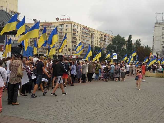 Под стенами ЦИК собрались пенсионеры: что происходит