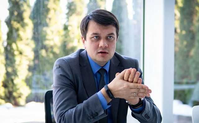 Разумков: О коалиции говорить пока слишком рано, нужно подождать официальные результаты