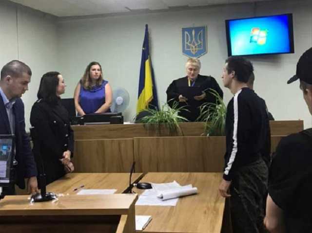 Подозреваемого в жестоком убийстве военного в Славутиче отпустили под залог