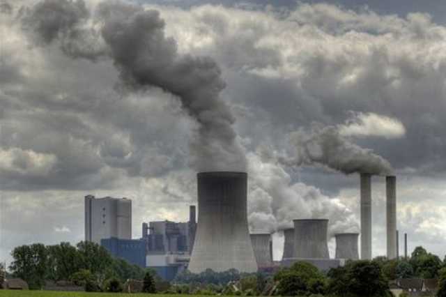 «Спать невозможно»: в оккупированном Алчевске «отжатый» меткомбинат травит горожан ночными удушливыми выбросами