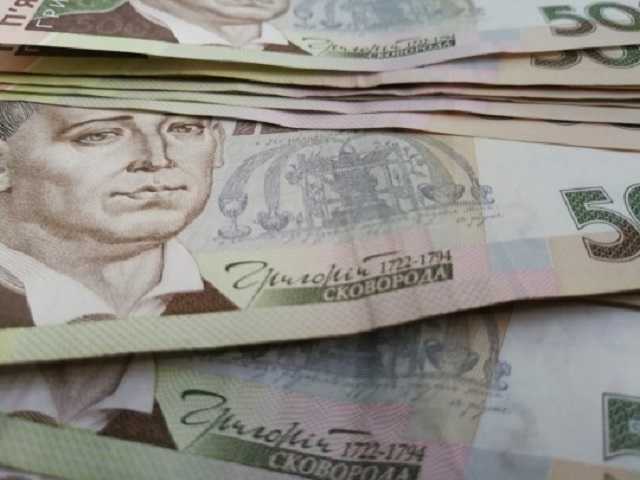 Доллар рекордно упал по отношению к гривне