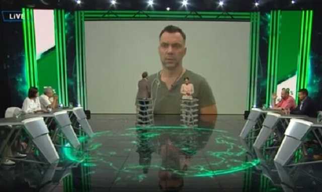 Арестович сразился с украинским ведущим, который не считает Россию террористом