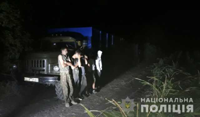 Суд отказался арестовывать технику "черных" лесорубов, задержанных полицией на Харьковщине