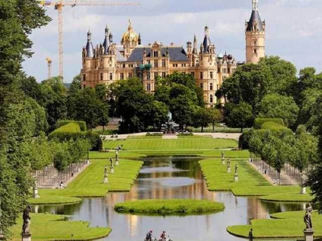 Десятки людей получили травмы во время концерта в знаменитом немецком замке