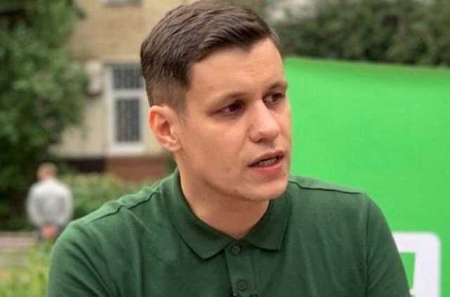 Ставший нардепом от «Слуги народа» комик божится жить на депутатскую зарплату