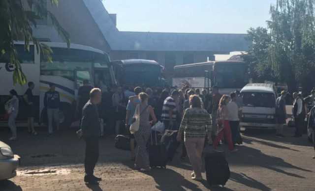 Отказались учиться: всплыли скандальные подробности о "слугах народа" в Трускавце