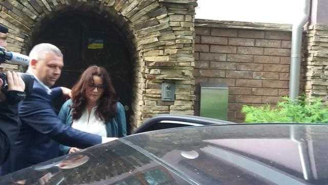 Колишній дружині судді Вовка віддали 5 айфонів