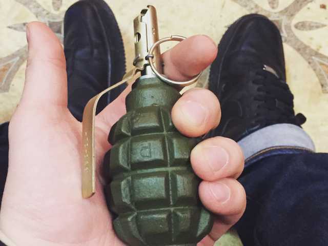 Под Днепром в автомобиль бросили гранату, пострадали два человека